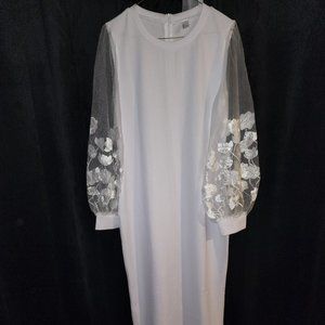 White dress perfect for the last white party of the year - Size Large